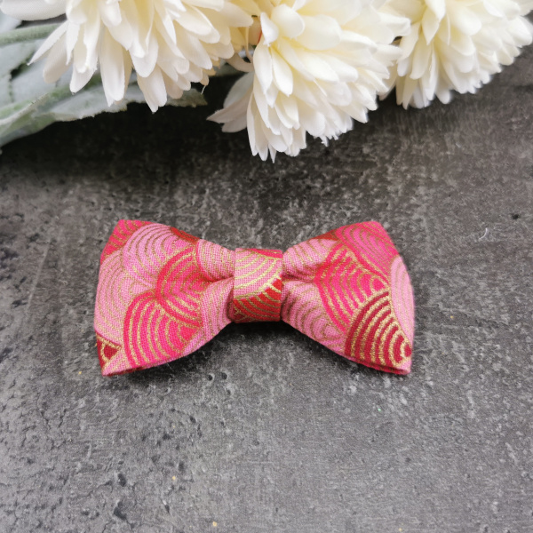 Barrette cheveux en forme de nœud rouge motif seigaiha
