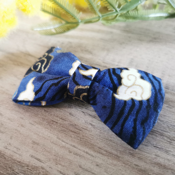 Barrette cheveux en forme de noeud bleu motifs nuage