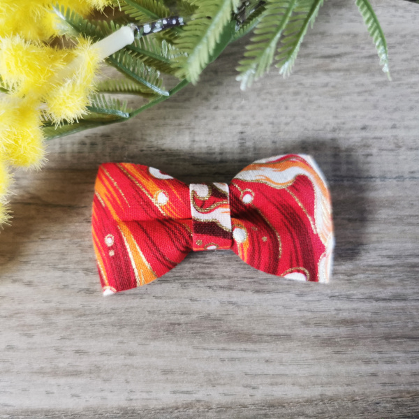 Barrette cheveux en forme de noeud rouge motifs vagues