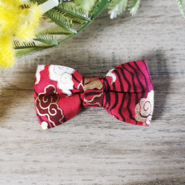 Barrette cheveux en forme de noeud rouge motifs nuage