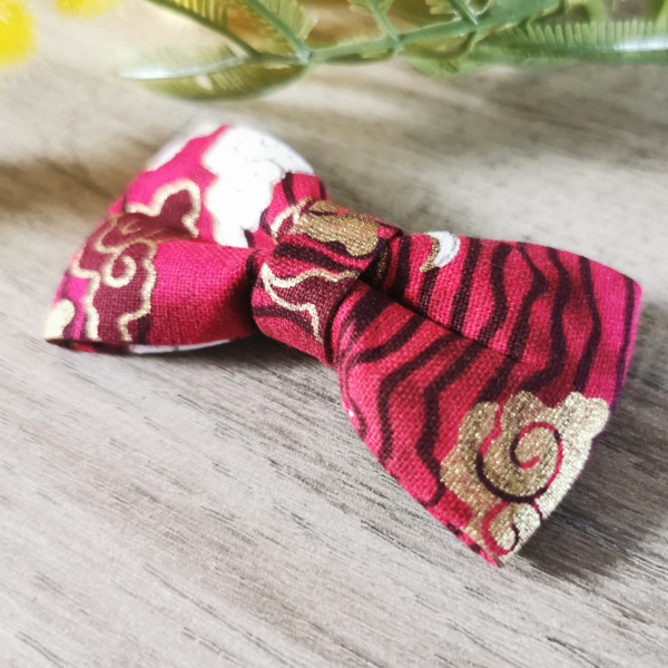 Barrette cheveux en forme de noeud rouge motifs nuage