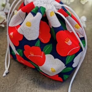 Misaki noir bleu fleurs de camélia