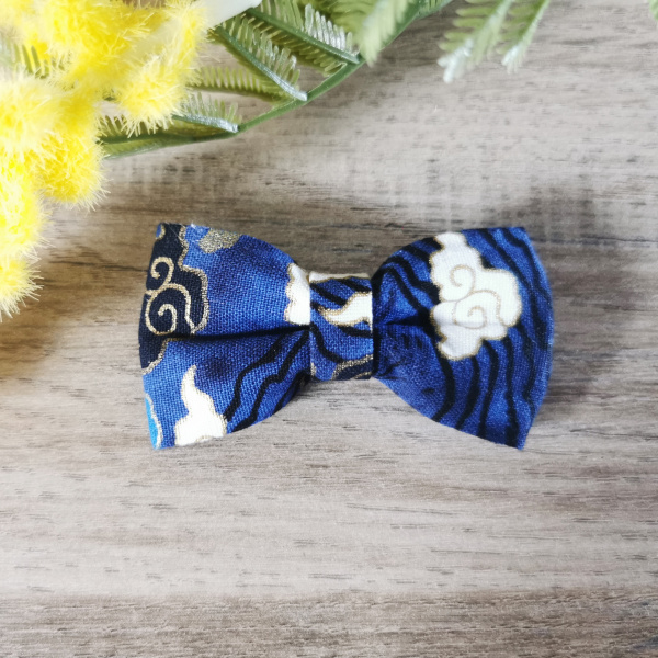 Barrette cheveux en forme de noeud bleu motifs nuage